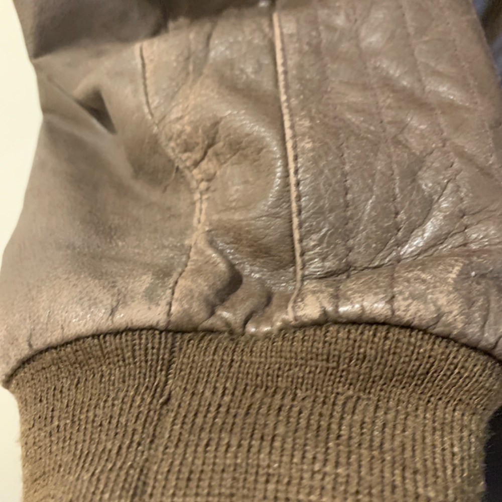 leather jacket - Picture 4 of 5